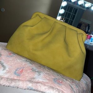 Universal Thread Yellowish Clutch 💛